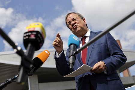 Inbetriebnahme der Wasserstoffelektrolyse REFHYNE Anlage von Shell in Wesseling