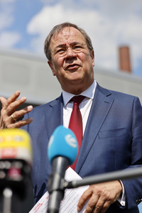 Inbetriebnahme der Wasserstoffelektrolyse REFHYNE Anlage von Shell in Wesseling