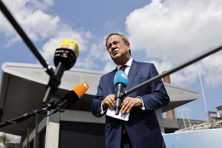 Inbetriebnahme der Wasserstoffelektrolyse REFHYNE Anlage von Shell in Wesseling