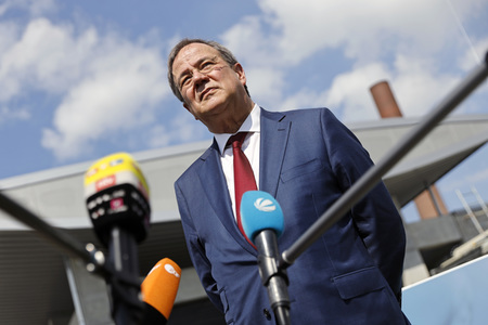 Inbetriebnahme der Wasserstoffelektrolyse REFHYNE Anlage von Shell in Wesseling
