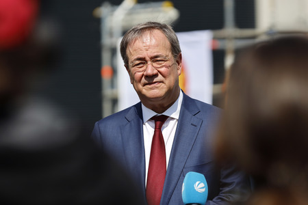 Inbetriebnahme der Wasserstoffelektrolyse REFHYNE Anlage von Shell in Wesseling