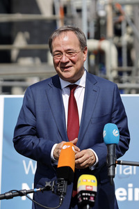 Inbetriebnahme der Wasserstoffelektrolyse REFHYNE Anlage von Shell in Wesseling