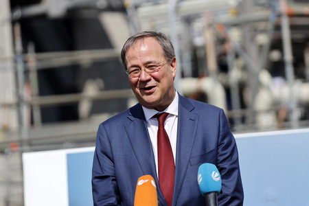Inbetriebnahme der Wasserstoffelektrolyse REFHYNE Anlage von Shell in Wesseling