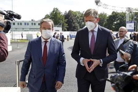 Inbetriebnahme der Wasserstoffelektrolyse REFHYNE Anlage von Shell in Wesseling