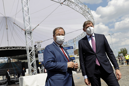 Inbetriebnahme der Wasserstoffelektrolyse REFHYNE Anlage von Shell in Wesseling