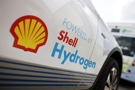 Symbolfoto Shell Raffinerie