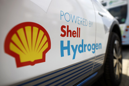 Symbolfoto Shell Raffinerie
