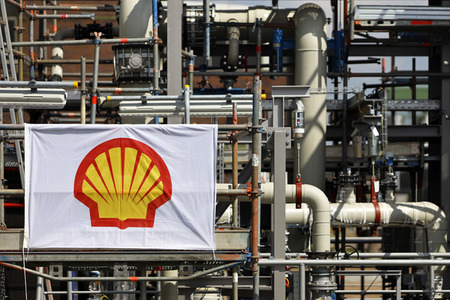 Symbolfoto Shell Raffinerie