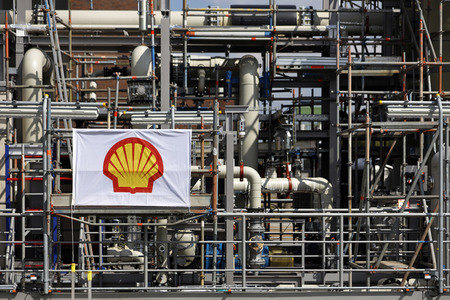 Symbolfoto Shell Raffinerie