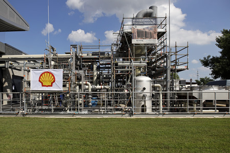 Symbolfoto Shell Raffinerie