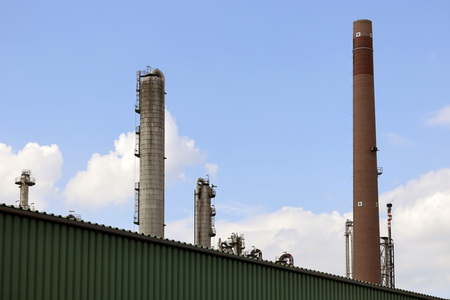 Symbolfoto Shell Raffinerie