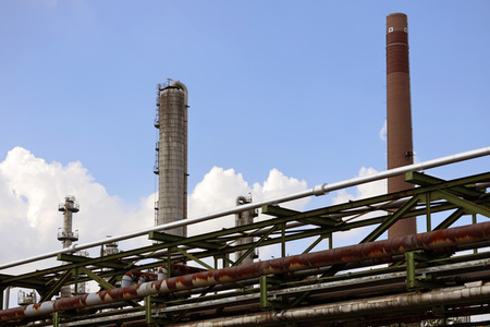 Symbolfoto Shell Raffinerie