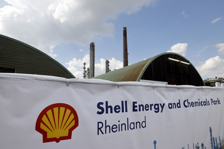Symbolfoto Shell Raffinerie