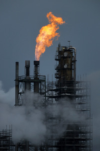 Symbolfoto Shell Raffinerie