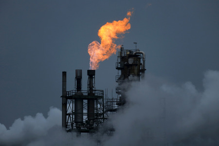 Symbolfoto Shell Raffinerie