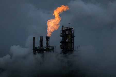 Symbolfoto Shell Raffinerie