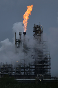 Symbolfoto Shell Raffinerie