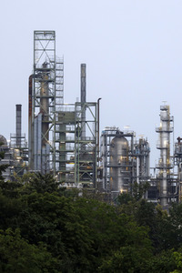 Symbolfoto Shell Raffinerie