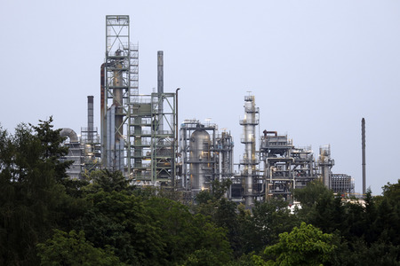 Symbolfoto Shell Raffinerie