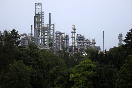 Symbolfoto Shell Raffinerie