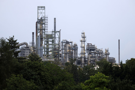 Symbolfoto Shell Raffinerie