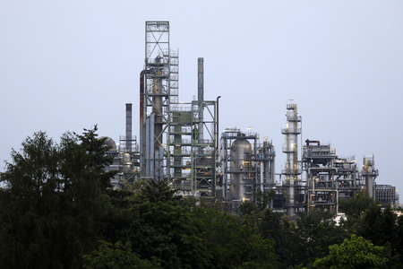 Symbolfoto Shell Raffinerie
