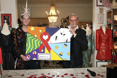 Schecküberreichung zum International Lipstick-Day zugunsten der Berliner-Aidshilfe