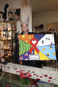 Schecküberreichung zum International Lipstick-Day zugunsten der Berliner-Aidshilfe