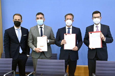Pressekonferenz zur Verfassungsbeschwerde der FDP gegen Staatstrojaner in Berlin