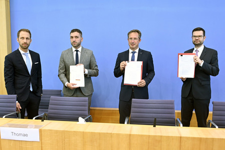 Pressekonferenz zur Verfassungsbeschwerde der FDP gegen Staatstrojaner in Berlin
