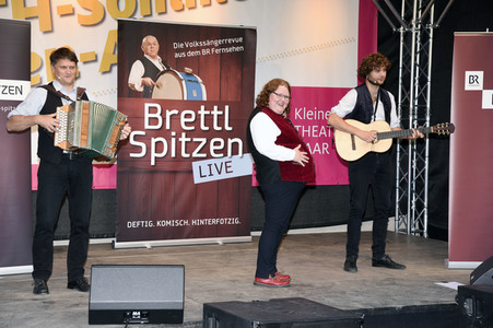 Volkssänger-Revue 'Brettl-Spitzen' in Haar