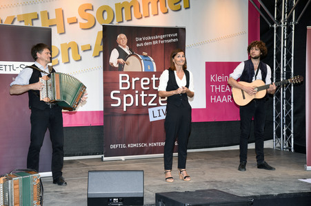 Volkssänger-Revue 'Brettl-Spitzen' in Haar