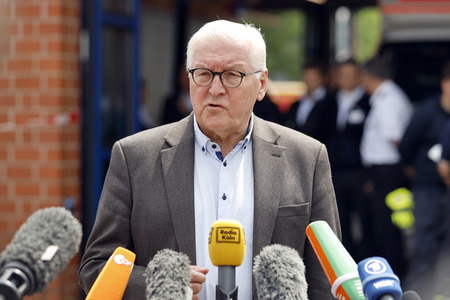 Frank-Walter Steinmeier und Armin Laschet besuchen Hochwassergebiet in Erftstadt