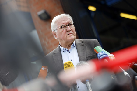 Frank-Walter Steinmeier und Armin Laschet besuchen Hochwassergebiet in Erftstadt