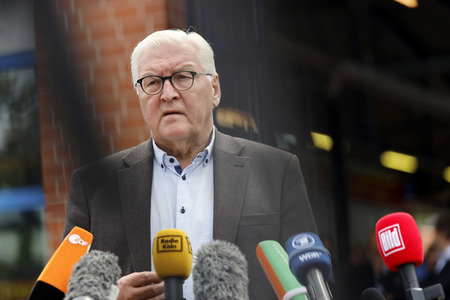 Frank-Walter Steinmeier und Armin Laschet besuchen Hochwassergebiet in Erftstadt