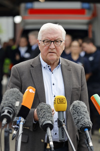 Frank-Walter Steinmeier und Armin Laschet besuchen Hochwassergebiet in Erftstadt