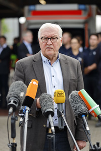 Frank-Walter Steinmeier und Armin Laschet besuchen Hochwassergebiet in Erftstadt