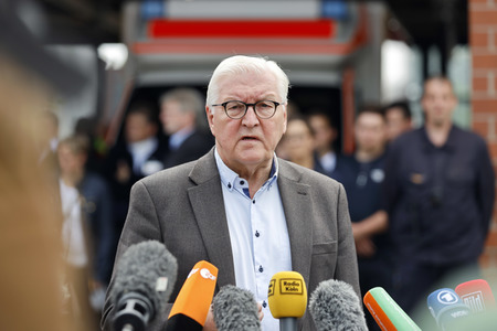 Frank-Walter Steinmeier und Armin Laschet besuchen Hochwassergebiet in Erftstadt