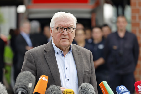 Frank-Walter Steinmeier und Armin Laschet besuchen Hochwassergebiet in Erftstadt