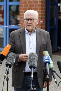 Frank-Walter Steinmeier und Armin Laschet besuchen Hochwassergebiet in Erftstadt