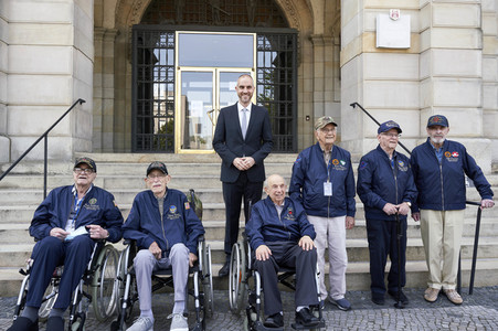 Belit Onay empfängt US-Veteranen in Hannover