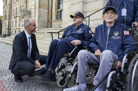 Belit Onay empfängt US-Veteranen in Hannover