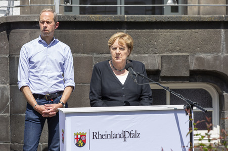 Pressestatement der Bundeskanzelrin nach ihrem Besuch im Hochwassergebiet in Adenau