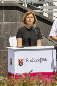 Pressestatement der Bundeskanzelrin nach ihrem Besuch im Hochwassergebiet in Adenau