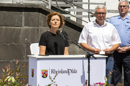 Pressestatement der Bundeskanzelrin nach ihrem Besuch im Hochwassergebiet in Adenau