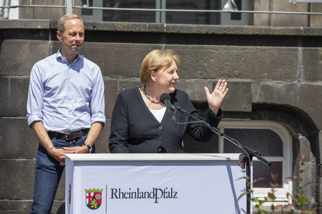 Pressestatement der Bundeskanzelrin nach ihrem Besuch im Hochwassergebiet in Adenau