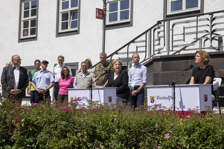 Pressestatement der Bundeskanzelrin nach ihrem Besuch im Hochwassergebiet in Adenau