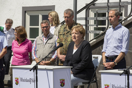 Pressestatement der Bundeskanzelrin nach ihrem Besuch im Hochwassergebiet in Adenau