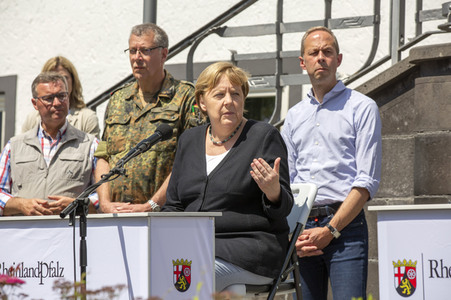 Pressestatement der Bundeskanzelrin nach ihrem Besuch im Hochwassergebiet in Adenau