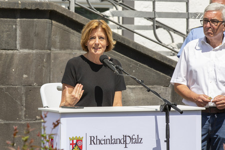 Pressestatement der Bundeskanzelrin nach ihrem Besuch im Hochwassergebiet in Adenau
